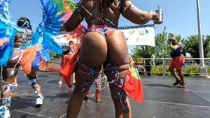 Hypnotizing Haitian Bounces Her Phat Pinballs
