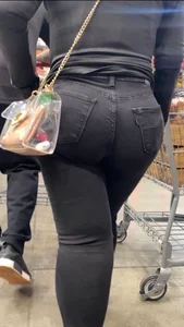 Nice thick milf in jeans