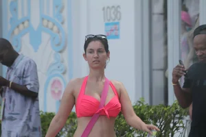 Candid Florida beach and bikini girls