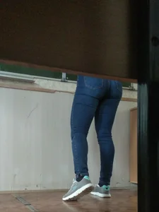 Chunky College Candid Booty in Jeans - Photo Taken From Under Desk