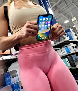 Athletic girl in pink leggings [OC]