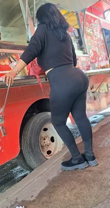 Mature MILF BBL big butt in black leggings [oc]