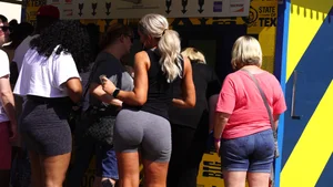 Big booty blonde babe in tight grey spandex shorts with vtl
