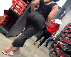 Beautiful Big booty hourglass Latina milf