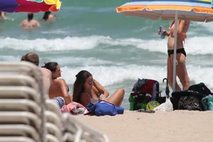 Sexy Florida beach bikini girls