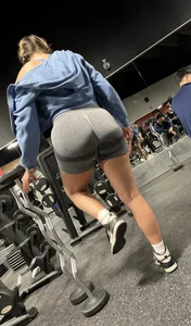 Tall Gym Blonde In Grey Shorts