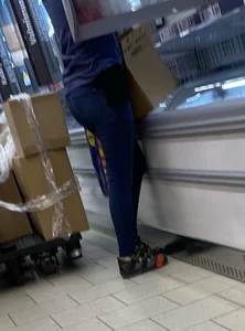 Stocky Candid Ass in Tight Blue Jeans at the Supermarket Creepshots