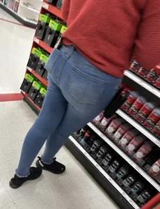 Epic Pawg ass on a blonde target worker