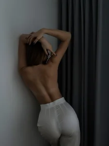 Leaked hot selfies of a girl with awesome long legs