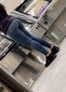 Nice tight Latina ass in jeans VPL (OC)