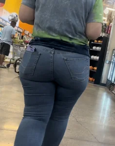 Thick PAWG had Some Booty Meat