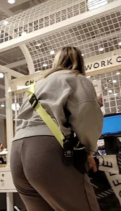 Teen booty in joggers