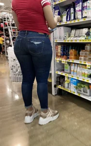 NIce ass Jeans (I like to get as close as I can)