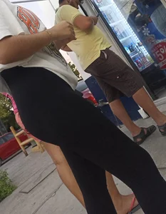 Latina Beautiful butt in tight black leggings [OC]