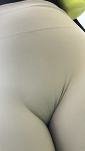 Hot gym girl camel and ass in tight leggings (OC)