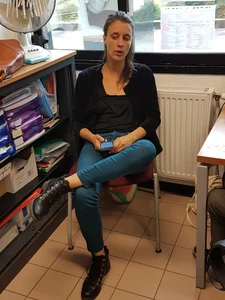 Office lady in tight jeans with vpl