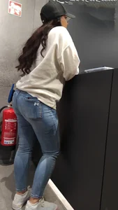 Thick butt in jeans