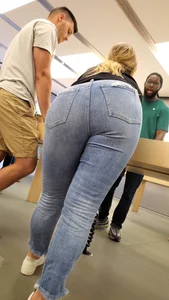 Apple store girl in tight jeans with a nice booty