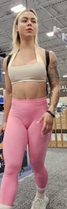 Athletic girl in pink leggings [OC]