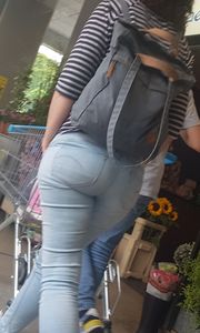 M!ilf in thight blue jeans
