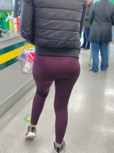A Big Candid Chunky Booty in Red Leggings at the Supermarket Creepshots