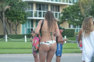 Deerfield Beach girls in bikinis