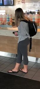 Blondie with a tight bubble butt in leggings (OC)