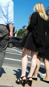Cuties at lunch in the city