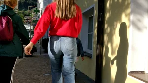 College girl shows off her big booty