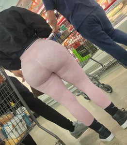 Dumpy 1 ( Pink leggings pretty face phat ass BBL)