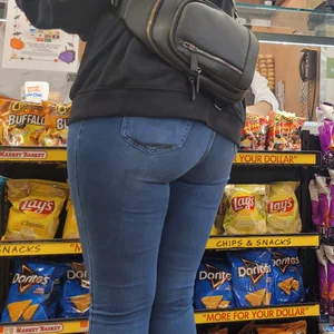 Cute milf at grocery store (face shots)