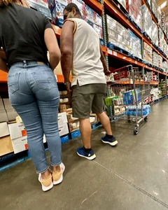 Latina milfs at Sam’s