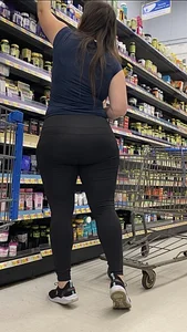 Amazing Big Booty Spaniard Milf In Tight Leggings💦