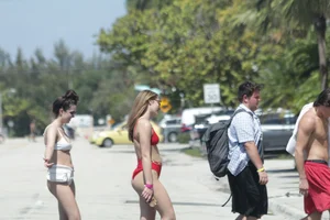 Deerfield Beach girls in bikinis