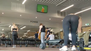 Thicc gym PAWG in tight black Nike leggings