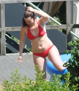 Thick babe in the backyard in red bikini