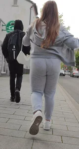 Jiggly wiggly teen butt in sweatpants