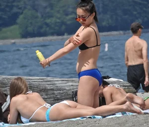Blondie and two asian girls put on sunscreen (pt 2) [062]