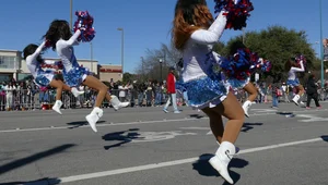 Candid cheerleaders
