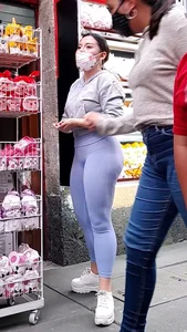 Short, beautiful and with a majestic ass in leggings… one of the best VPL