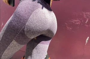 Hot booty in leggings street creepshots, closeups