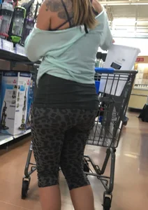 Thick Walmart milf ass in tight grey patterned leggings