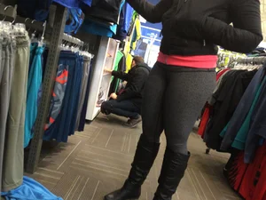 Nice thick booty in tight grey lulu's