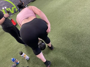 Gym PAWG Pt2 (nike pro leggings, juicy booty(oc))