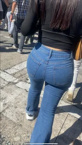 Sexy Latina in tight jeans w| bubble