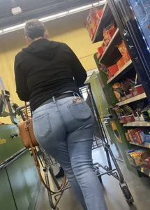Latina milf nice ass in jeans