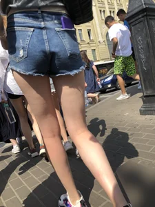 Group of Candid Girls in Mini Shorts With Amazing Legs Crossing a Street Creepshots Gallery