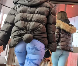 Two in one blue scrunched leggings ass caught second time OC