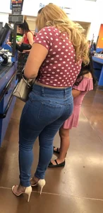 Hot ass candid milf in tight jeans with an amazing ass