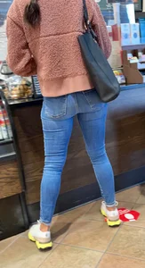 Cute Jeans @ Starbucks